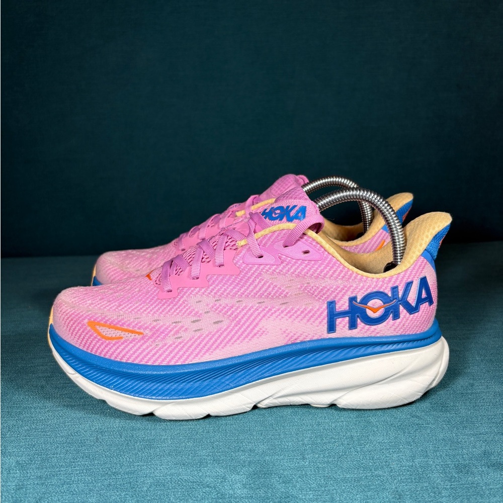 Size 8 - Women’s Hoka One Clifton 9 pink shoes